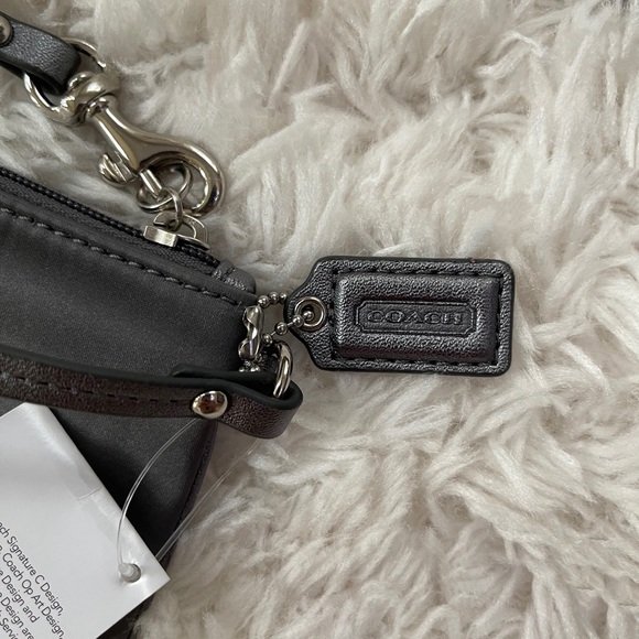 Coach Bag | Small Sequin Wristlet - Picture 5 of 8